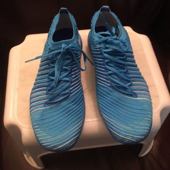 Nike shoes lightly used - Picture 2 of 3